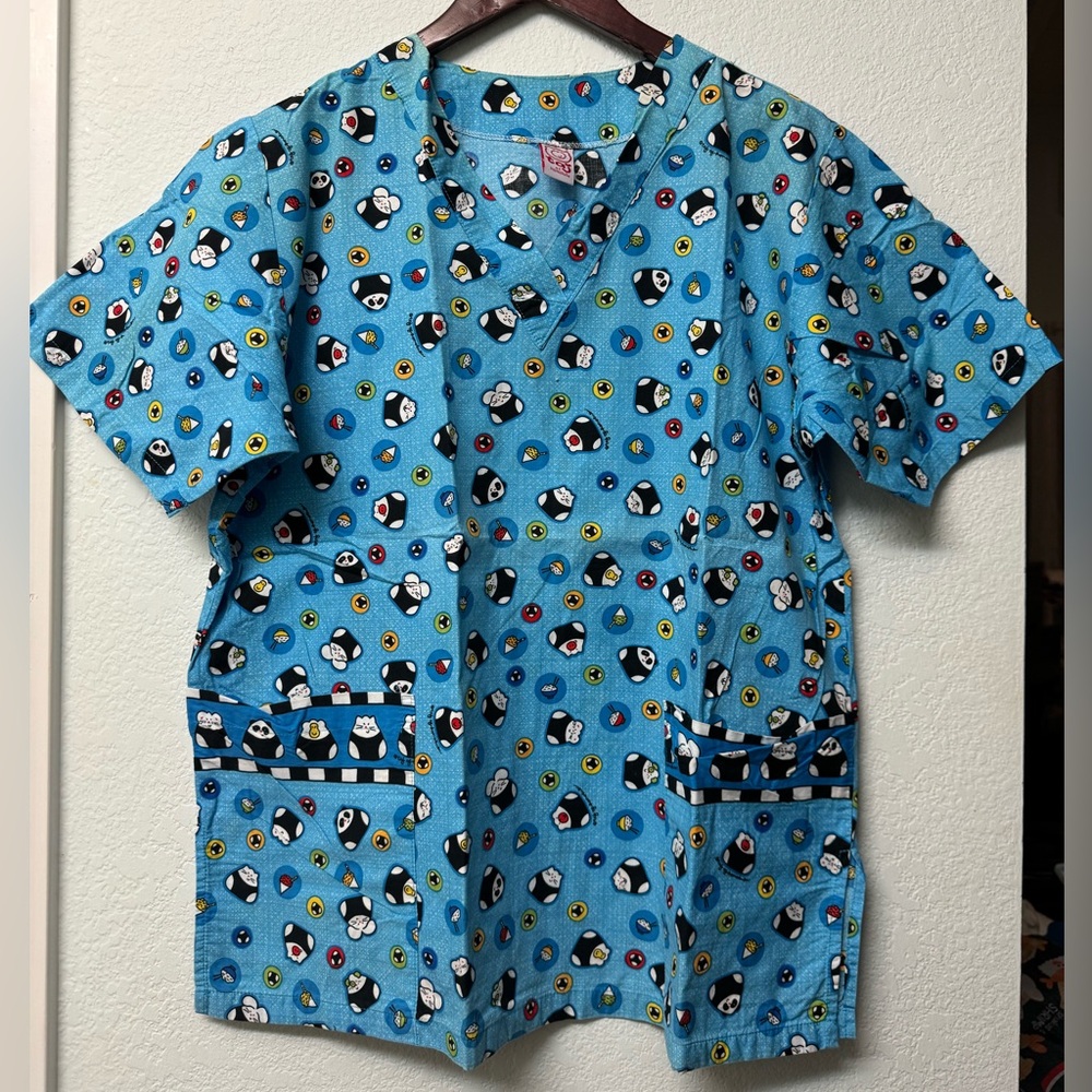 Musubi print Scrub Top